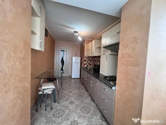Inchiriez apartament cu 1 camera in zona Gruia