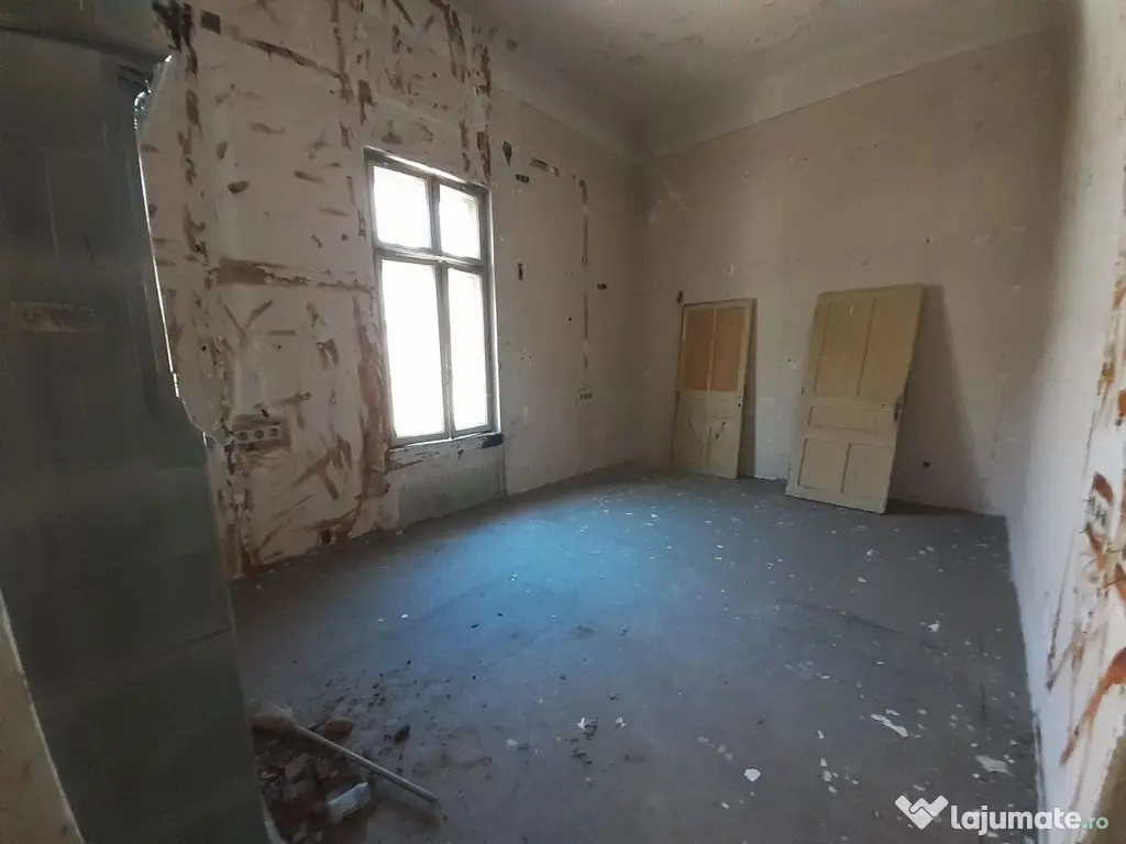 Casa in stil brancovenesc si teren 1750 mp in zona Piata ...