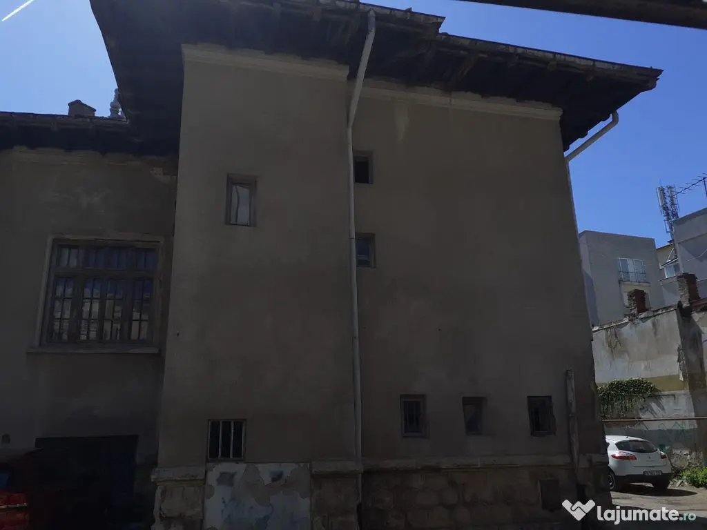 Casa in stil brancovenesc si teren 1750 mp in zona Piata ...