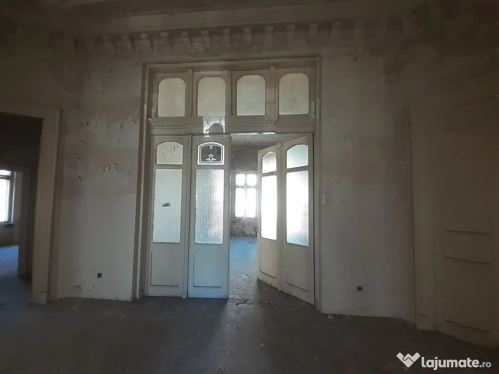 Casa in stil brancovenesc si teren 1750 mp in zona Piata ...