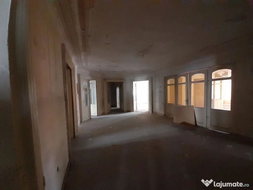 Casa in stil brancovenesc si teren 1750 mp in zona Piata ...