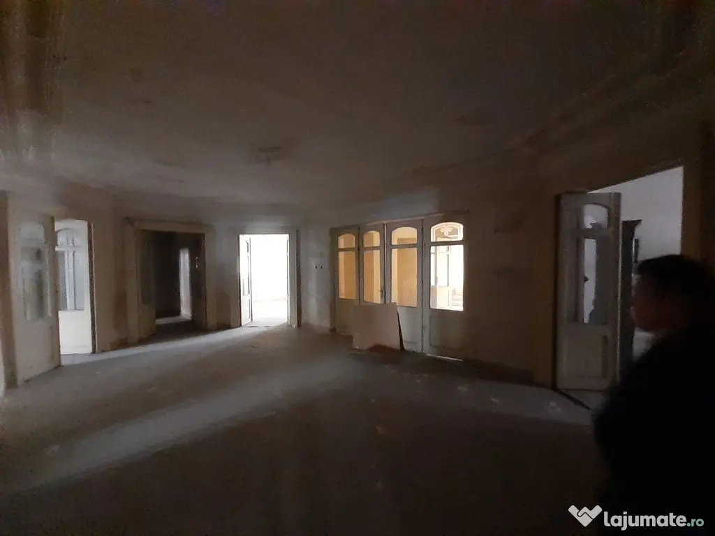 Casa in stil brancovenesc si teren 1750 mp in zona Piata ...