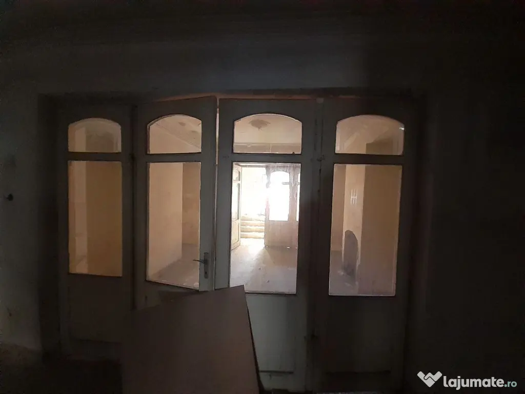 Casa in stil brancovenesc si teren 1750 mp in zona Piata ...