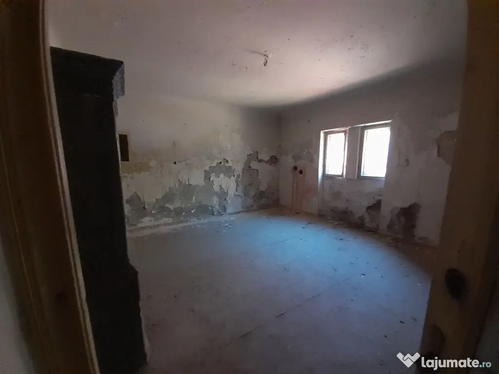 Casa in stil brancovenesc si teren 1750 mp in zona Piata ...