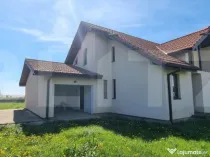 Casă Duplex Modernă și Spațioasă în Lazuri