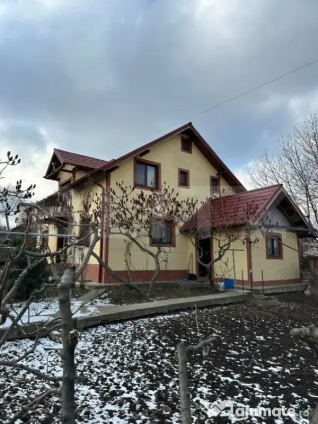 Casă individuală, 200 mp, 600 teren, în Fălticeni
