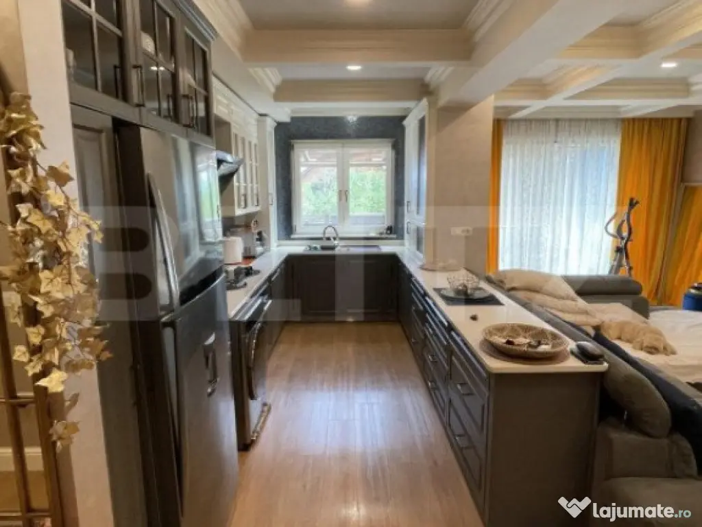 Apartament modern, 3 camere, cu terasa de 39 mp, cartier Bur