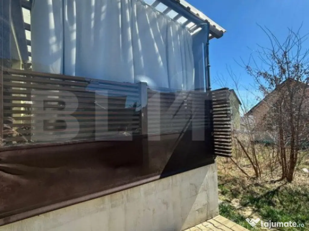 Apartament modern, 3 camere, cu terasa de 39 mp, cartier Bur