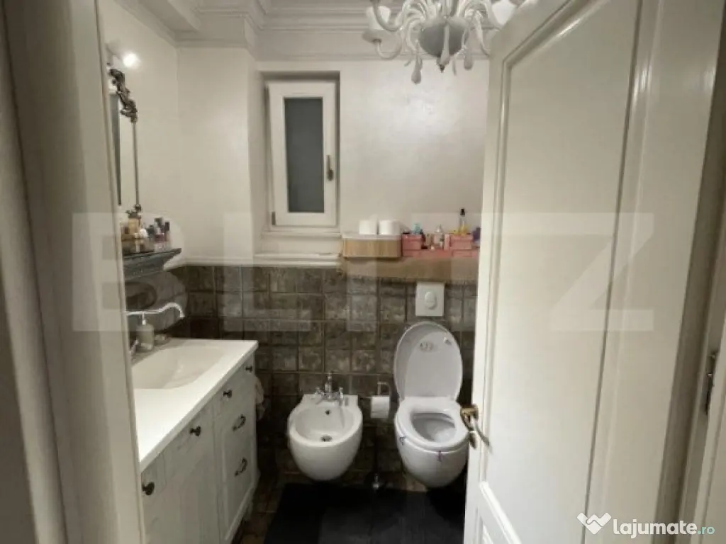 Apartament modern, 3 camere, cu terasa de 39 mp, cartier Bur