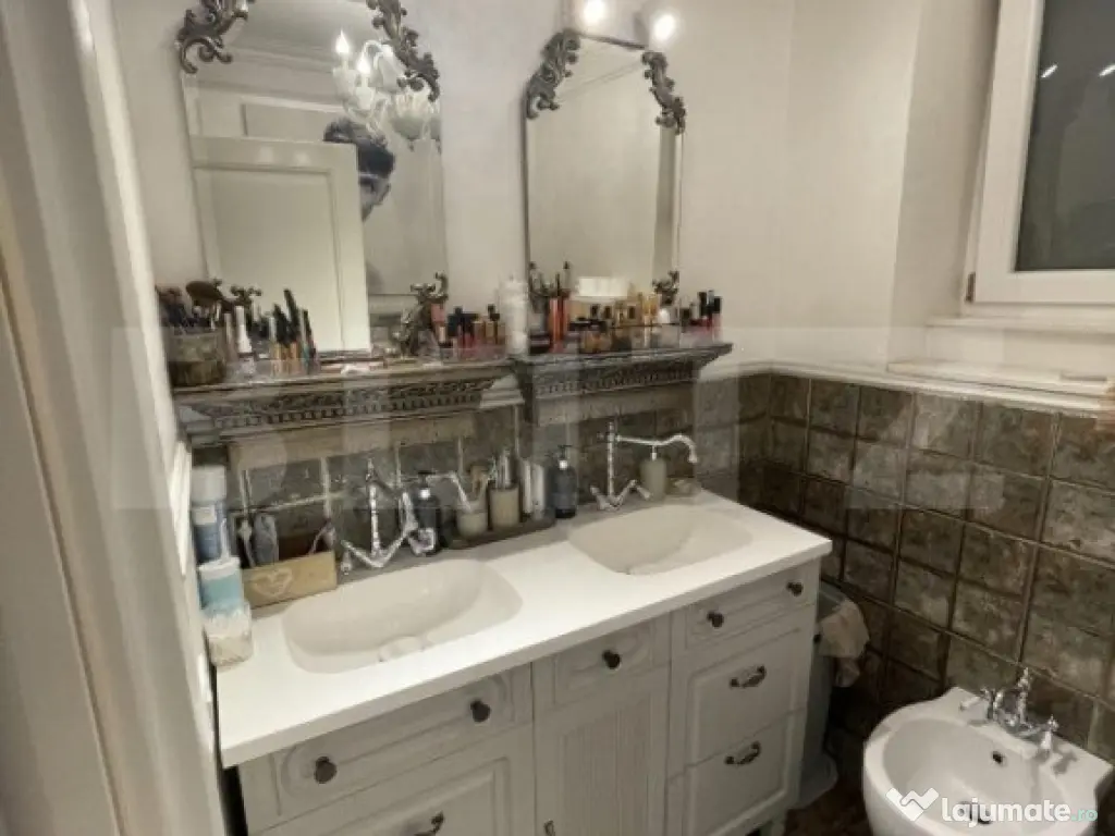 Apartament modern, 3 camere, cu terasa de 39 mp, cartier Bur