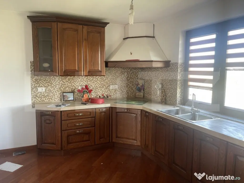 Casa de vanzare | 384mp construiti | Botiz