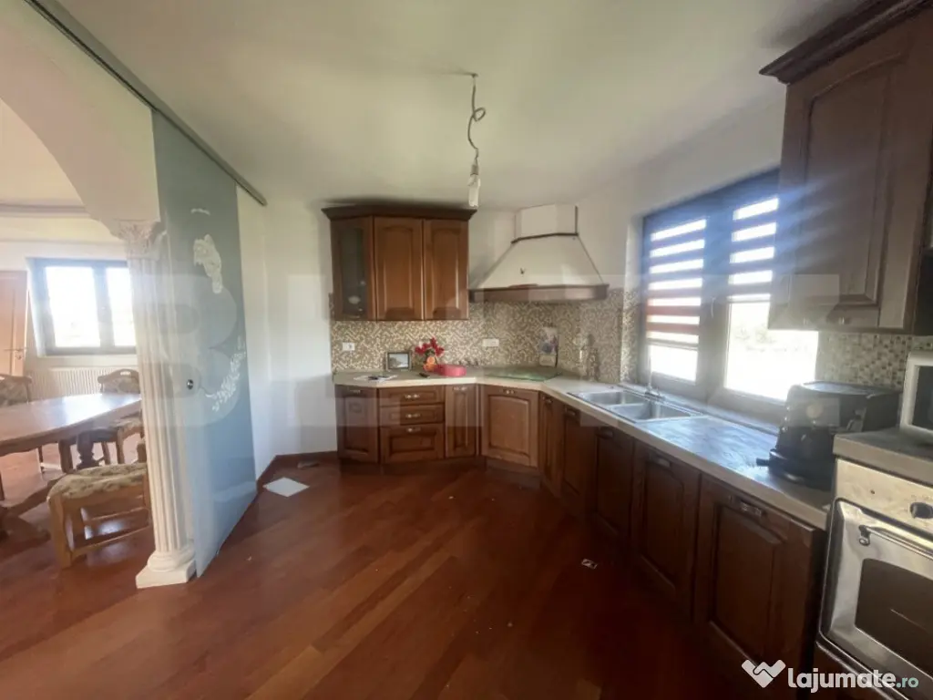 Casa de vanzare | 384mp construiti | Botiz