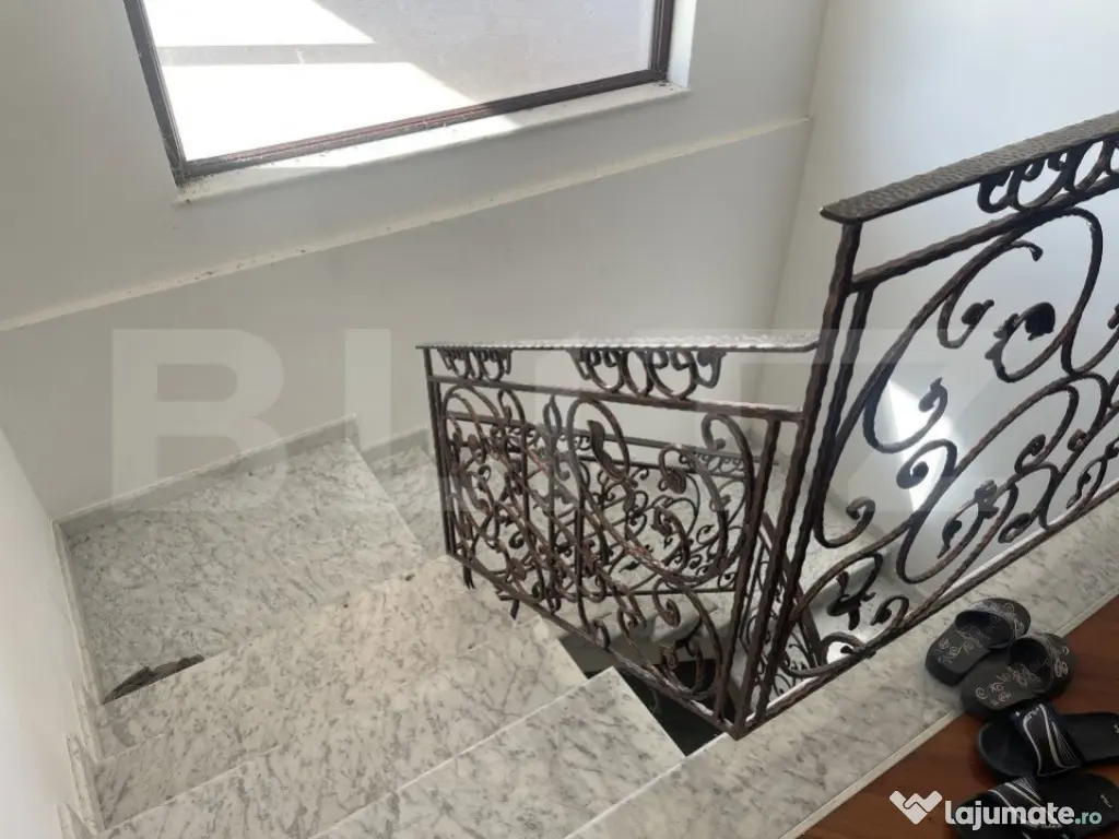 Casa de vanzare | 384mp construiti | Botiz