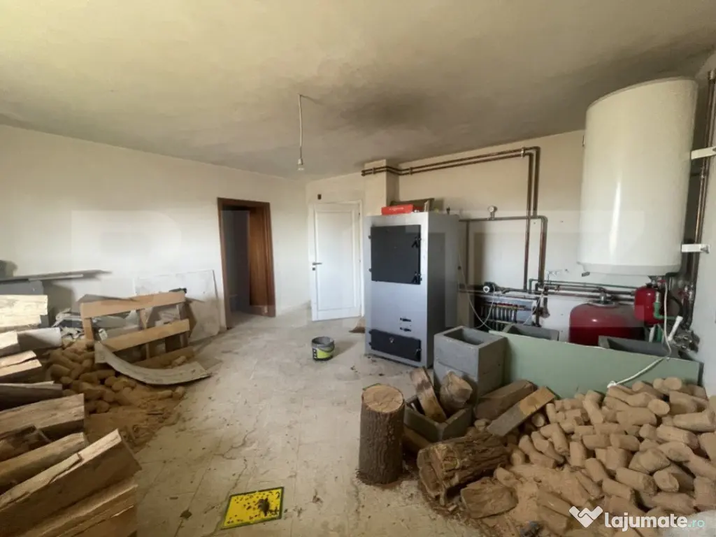 Casa de vanzare | 384mp construiti | Botiz