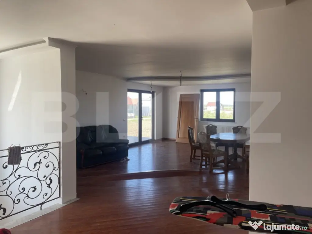 Casa de vanzare | 384mp construiti | Botiz