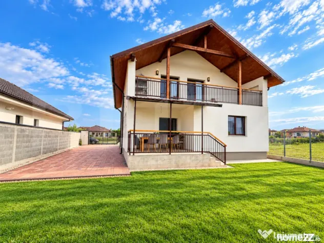 Casa individuala cu 4 camere, 2 terase, 189mp, 2 balcoane - Alba Iulia (Alba)