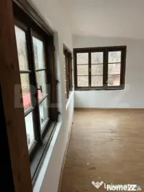 De vanzare, casa in Schei