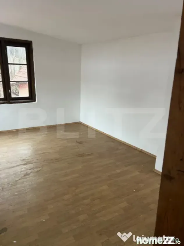 De vanzare, casa in Schei