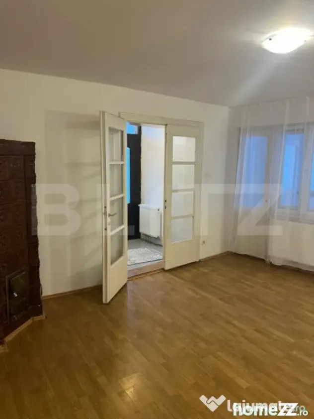 De vanzare, casa in Schei
