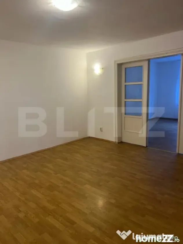 De vanzare, casa in Schei
