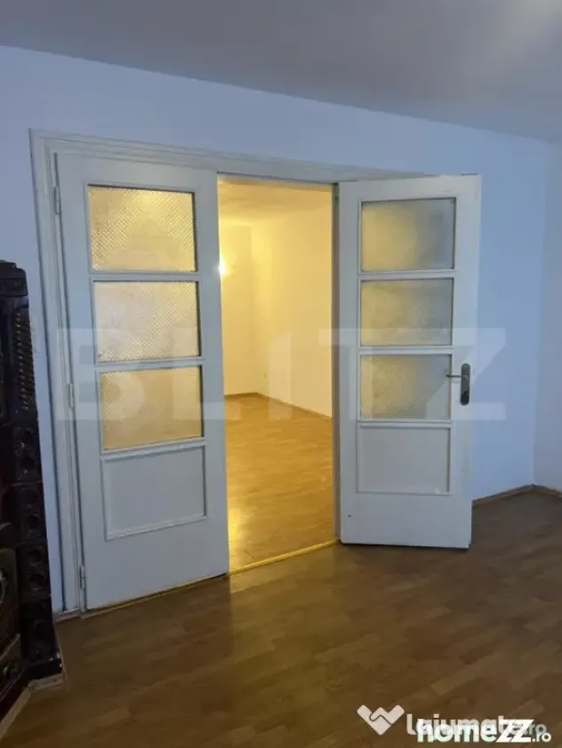 De vanzare, casa in Schei