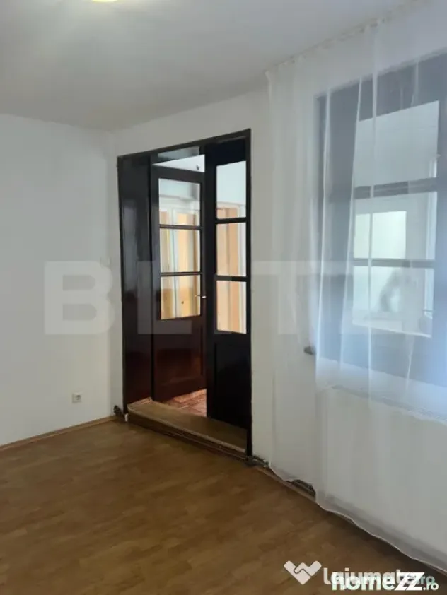 De vanzare, casa in Schei