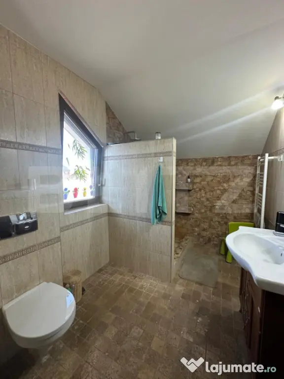 Casă spațioasă cu teren 1000 mp | 5 dormitoare | Terasă