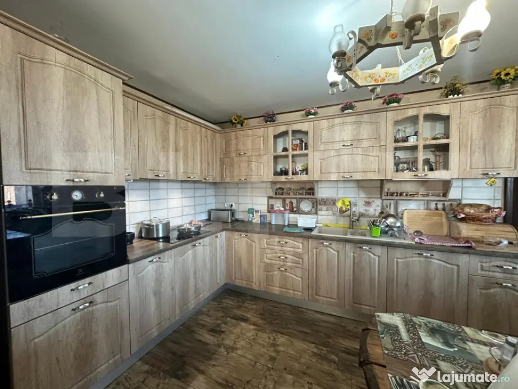 Casă spațioasă cu teren 1000 mp | 5 dormitoare | Terasă