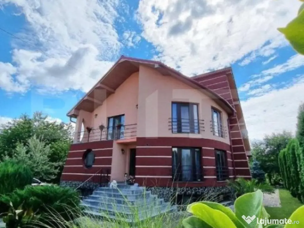 Casa 4 dormitoare, 256mp utili, 1100mp teren, zona Libertati