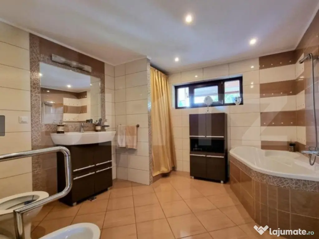 Casa 4 dormitoare, 256mp utili, 1100mp teren, zona Libertati