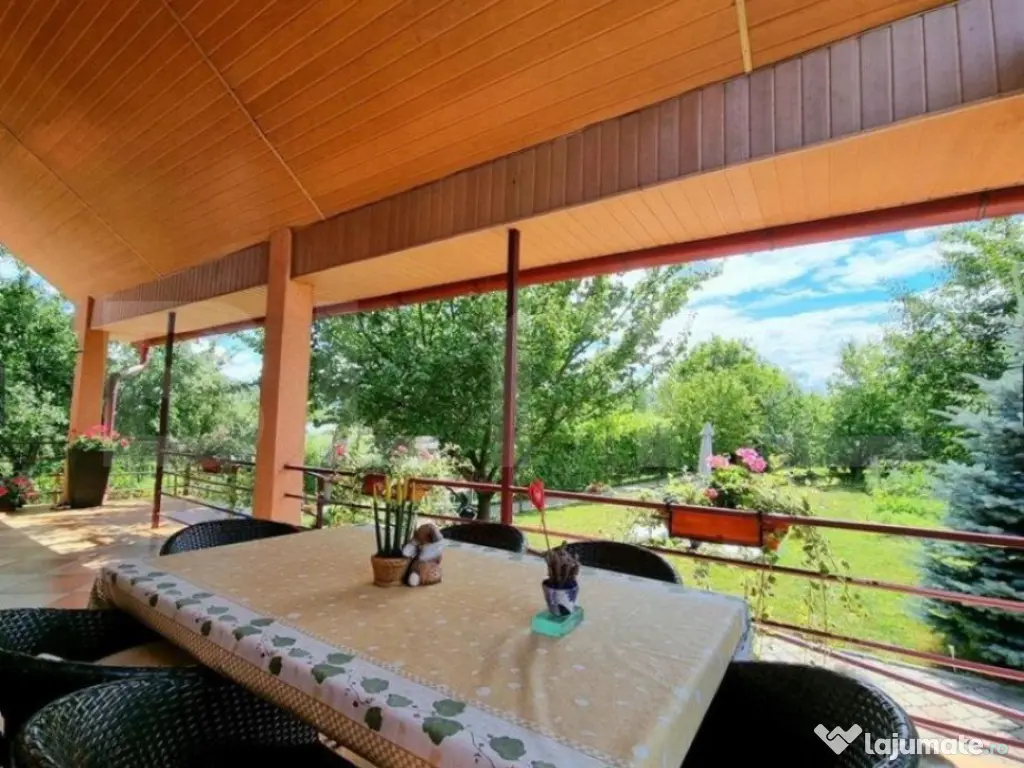 Casa 4 dormitoare, 256mp utili, 1100mp teren, zona Libertati