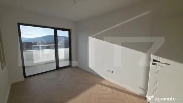 Apartament 3 camere, finisat lux, bloc nou, zona strada Libe