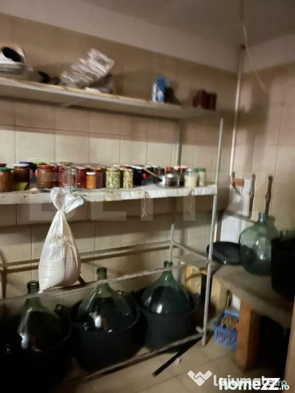 Spatiu comercial 300 mp, teren 1000 mp ,Caramidari - Targoviste (Dambovita)