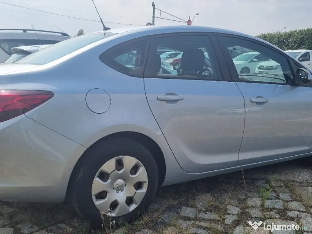 OPEL ASTRA J 2015, BENZINA cu 150.000 km rulati
