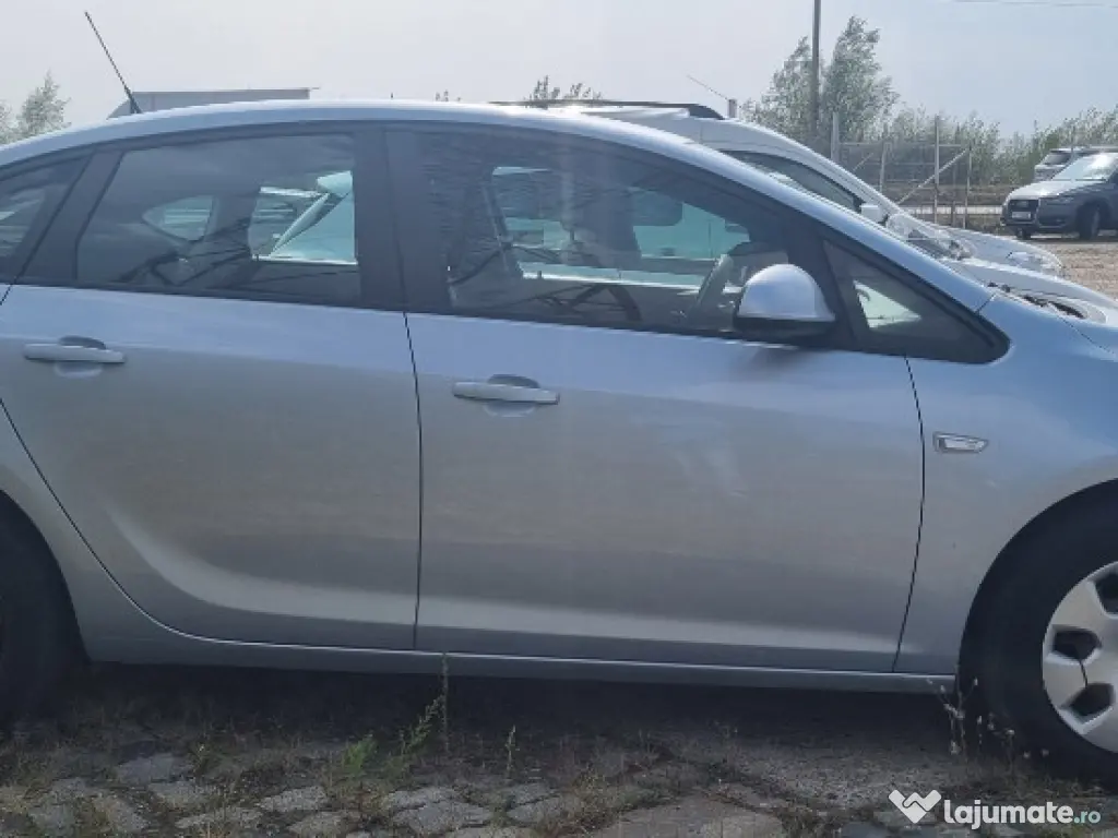 OPEL ASTRA J 2015, BENZINA cu 150.000 km rulati