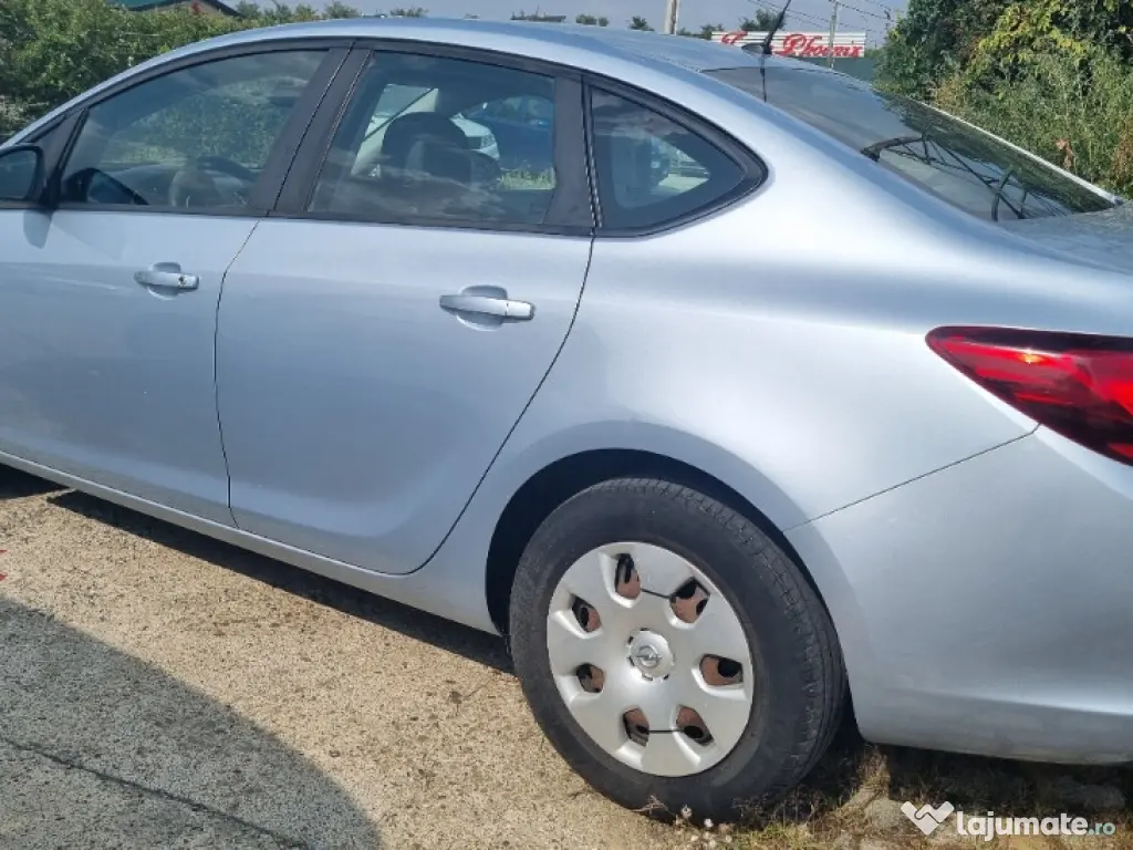 OPEL ASTRA J 2015, BENZINA cu 150.000 km rulati