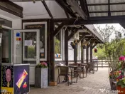 Motel, camping, piscina si lacuri de pescuit pe un teren de 