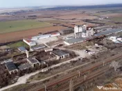 Spatii industriale , teren ,silozuri si Fabrica de nutret... 