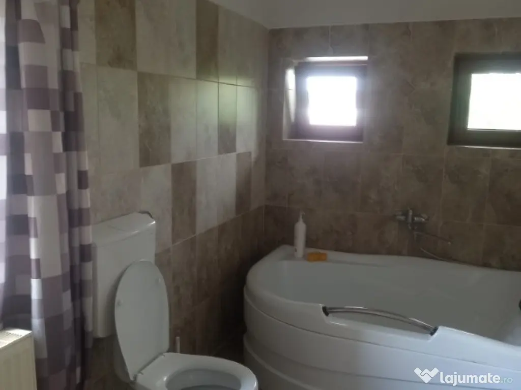 Casa P+1 zona centrala.