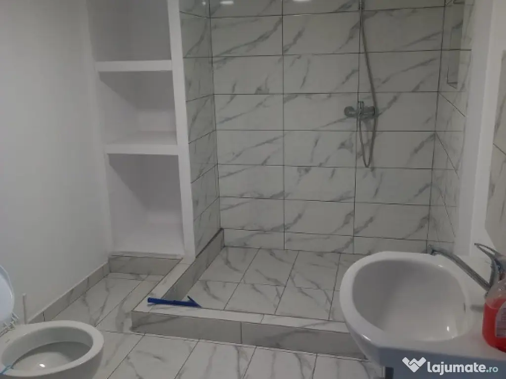 Casa P+1 zona centrala.