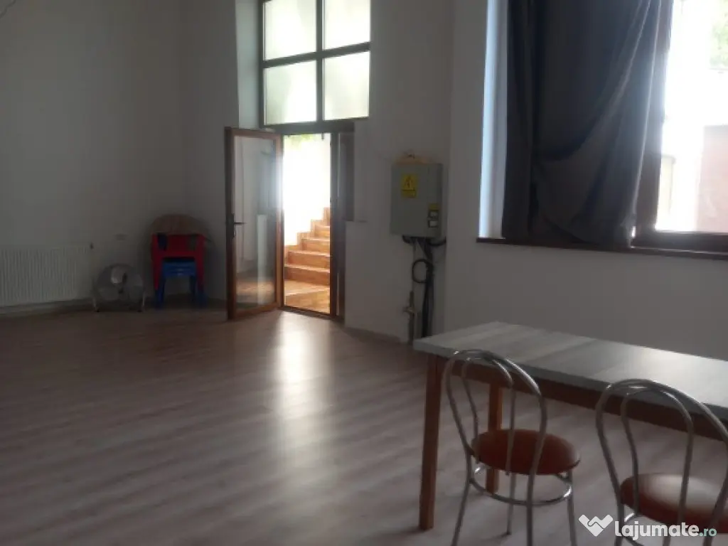 Casa P+1 zona centrala.