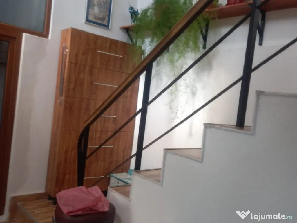 Casa P+1 zona centrala.