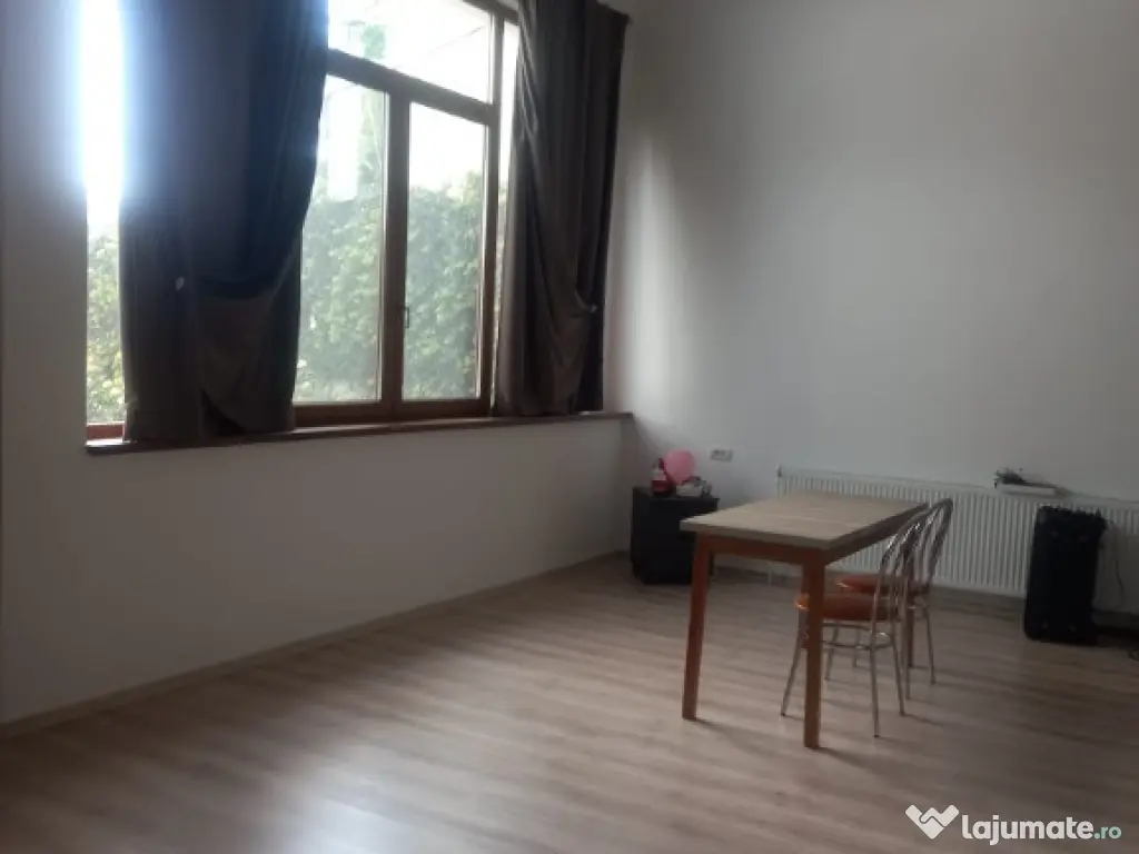 Casa P+1 zona centrala.