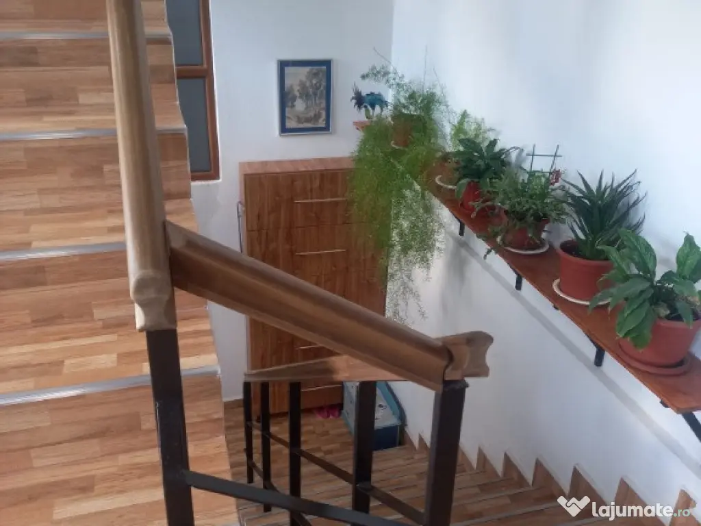 Casa P+1 zona centrala.