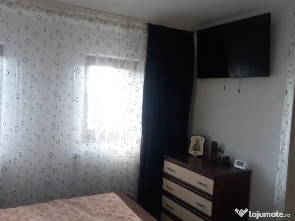 Casa P+1 zona centrala.