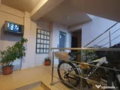 Apartament de vânzare, complet mobilat - Parcare inclusă 