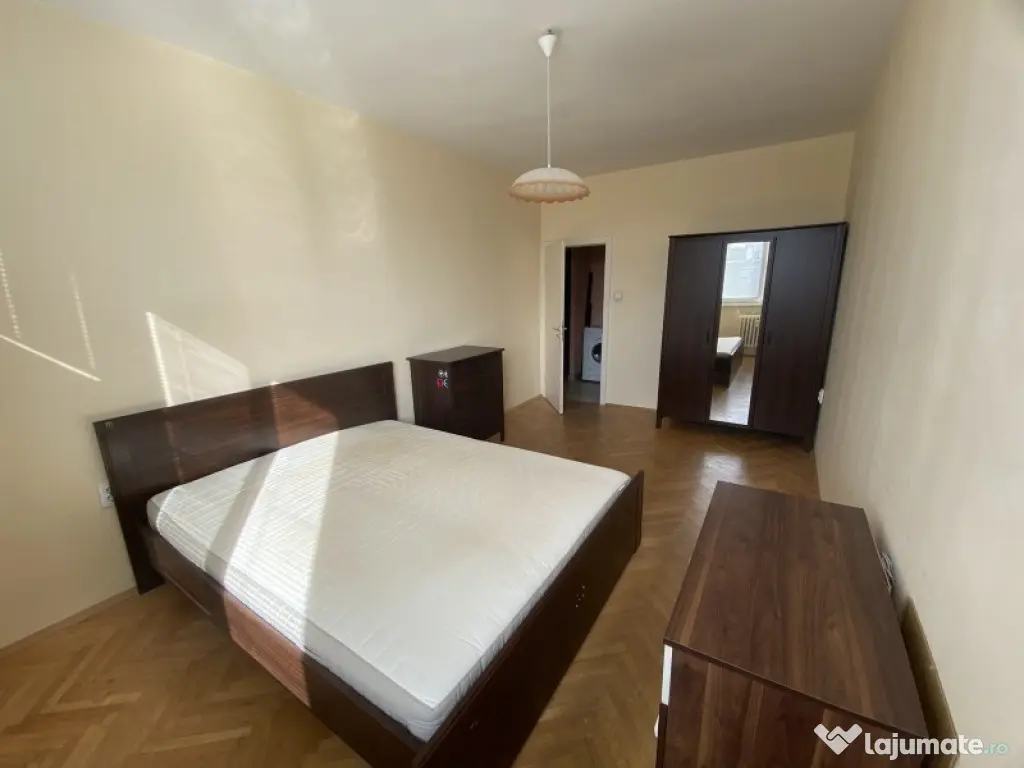 2 camere de vanzare Dacia