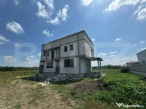 Casa individuala , la rosu, Radauti