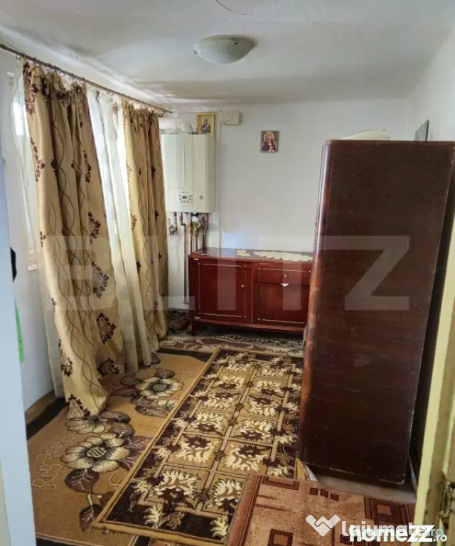 Casă spațioasă cu livadă, într-o zonă liniștiă la 2