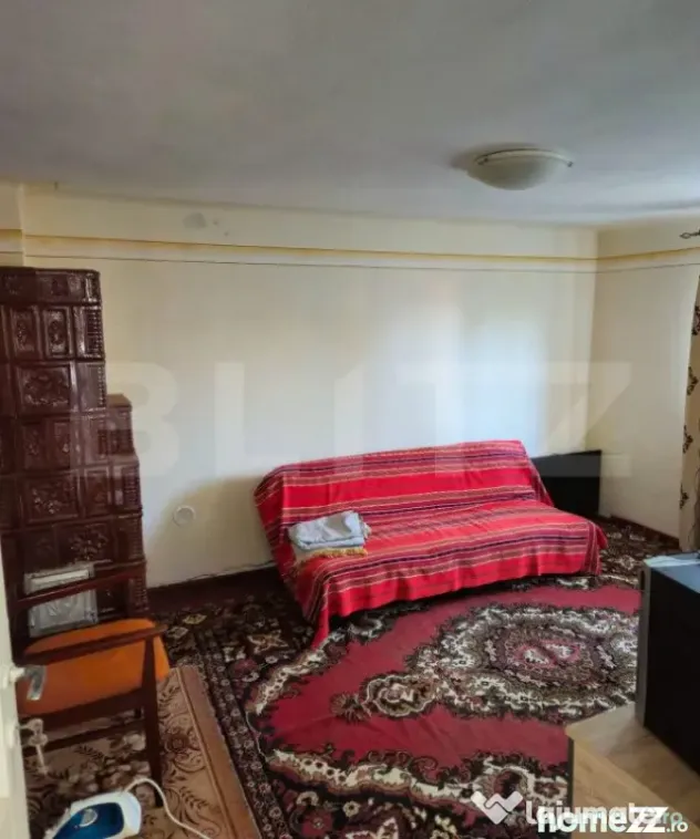 Casă spațioasă cu livadă, într-o zonă liniștiă la 2
